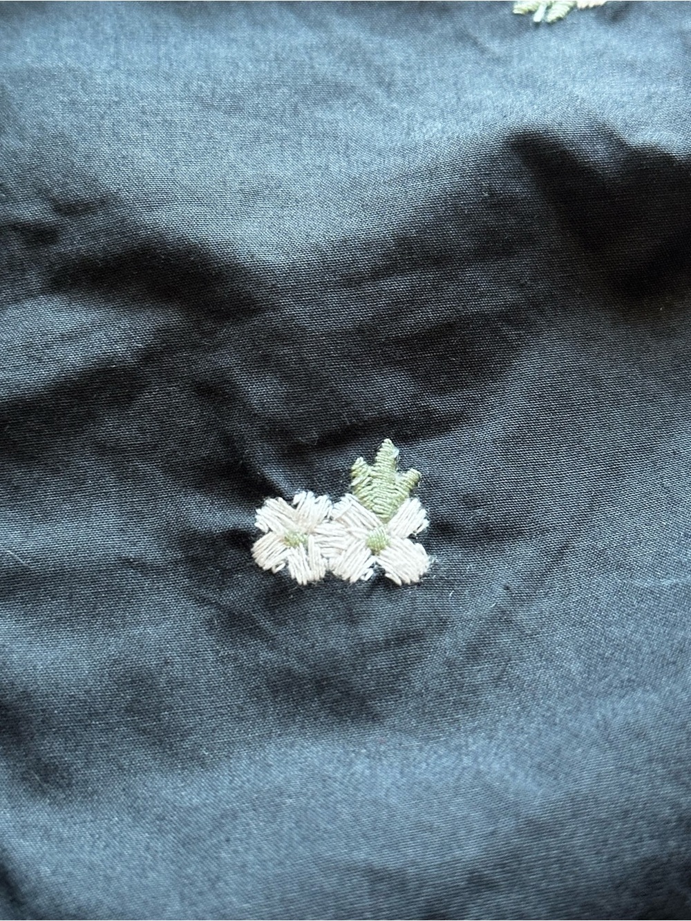 Levi's Embroidered Floral Blouse with Ruffled Collar - Size S (NWT) - Picture 6 of 11